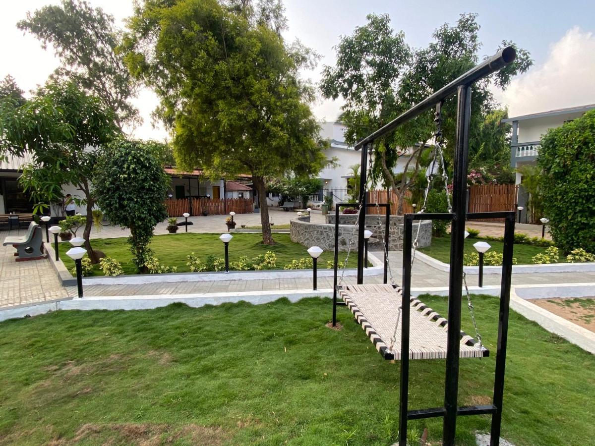 Glass House With Pvt Pool By Miracle Resort & Villa Lonavala Exterior photo