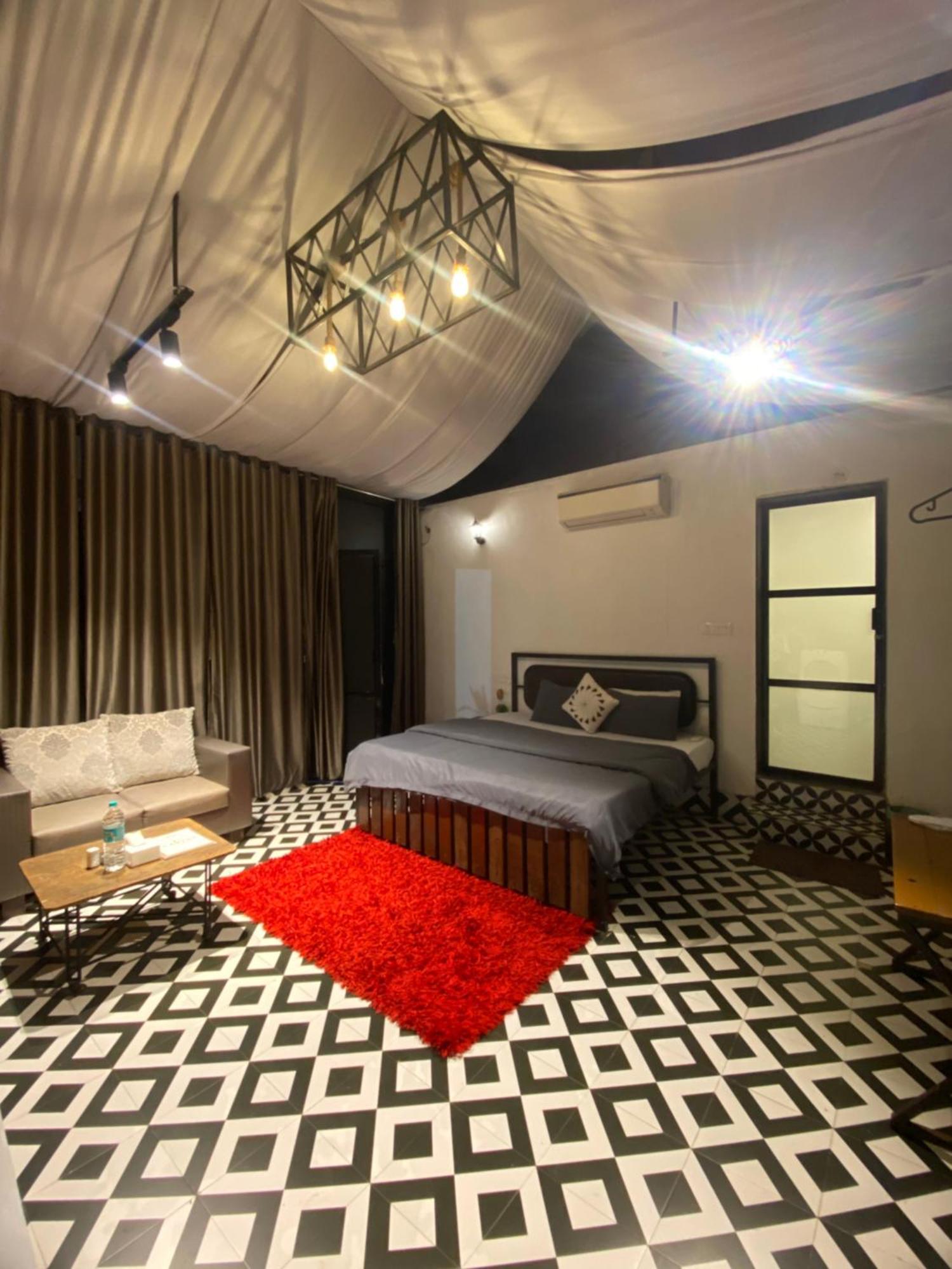 Glass House With Pvt Pool By Miracle Resort & Villa Lonavala Exterior photo